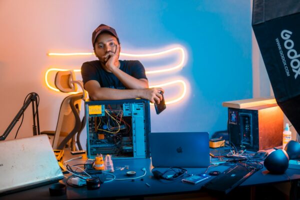 máy tính khởi động lại