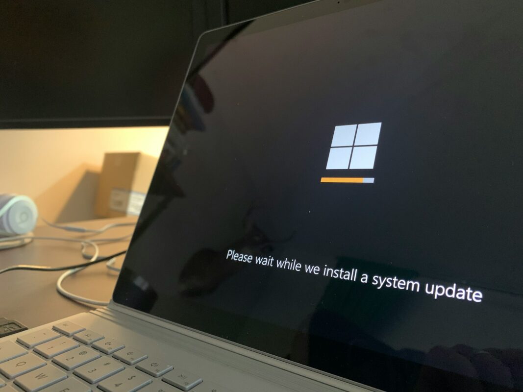 laptop khởi động chậm